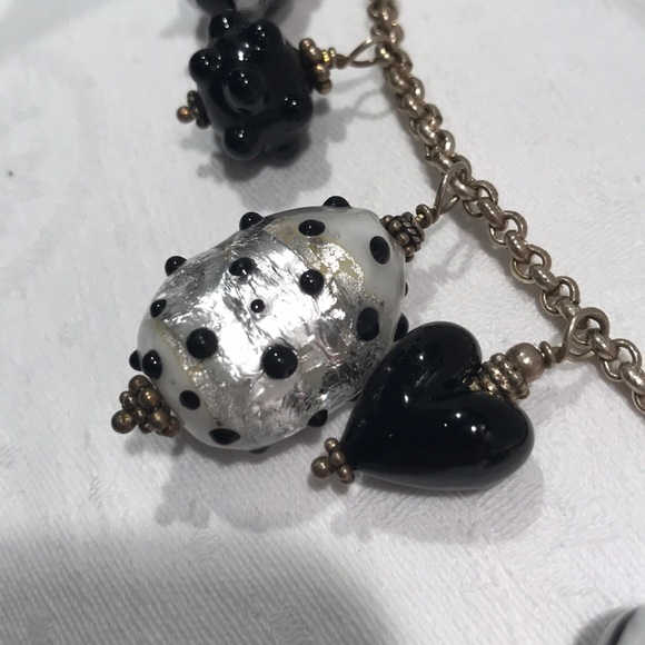 Artisan Glass bead necklace in black and white - Picture 8 of 16